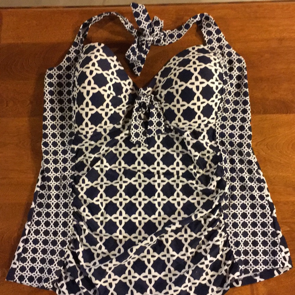 Mero a halter swim top XL